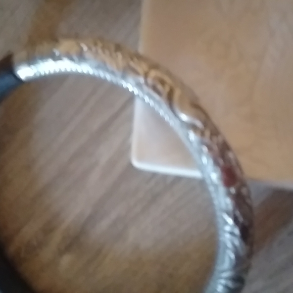 Bracelets - Picture 2 of 8